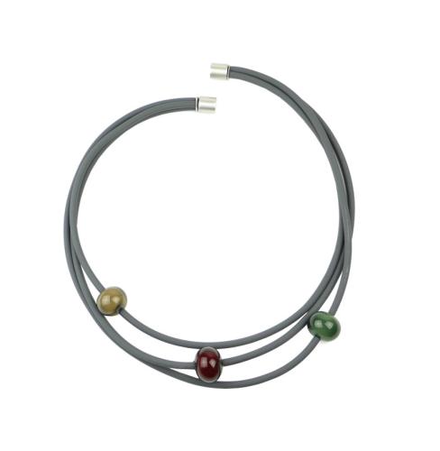 Kautschukkette mit Muranoglas, grau-olive-rot