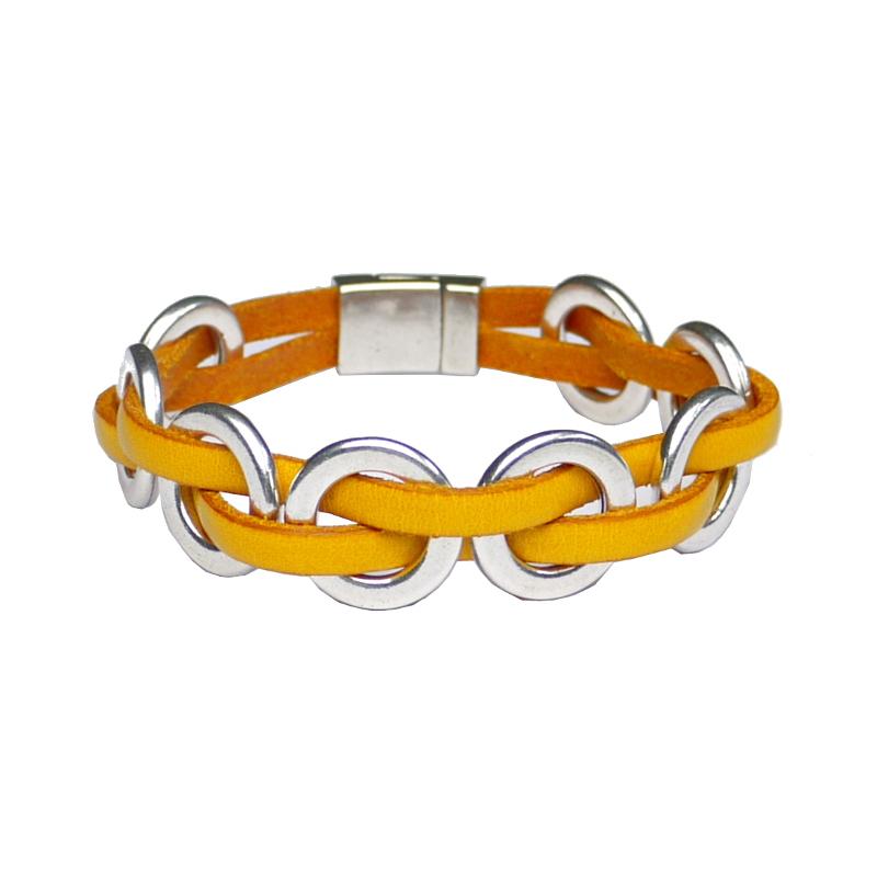 Lederarmband mit Ringen, sonnengelb