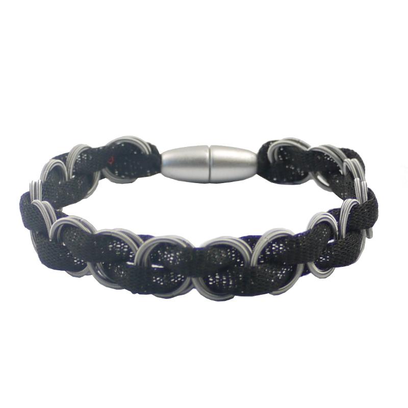 Perlonarmband mit Edelstahlringchen, schwarz